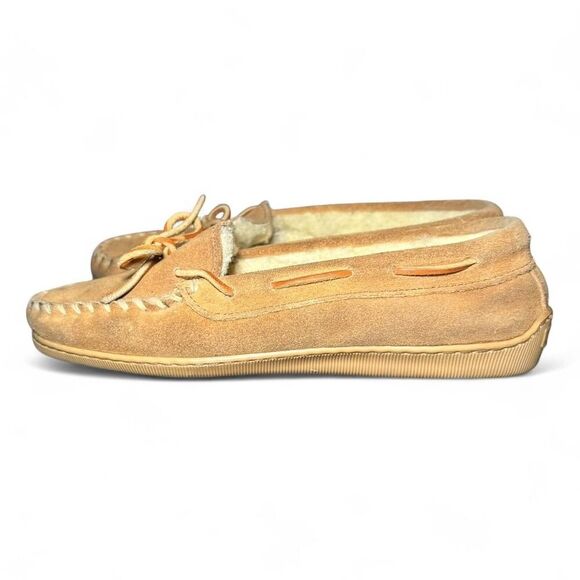 Minnetonka Women’s Sheepskin Lined Moccasin Slippers Size 7 Tan Suede Indoor Out - Picture 3 of 7